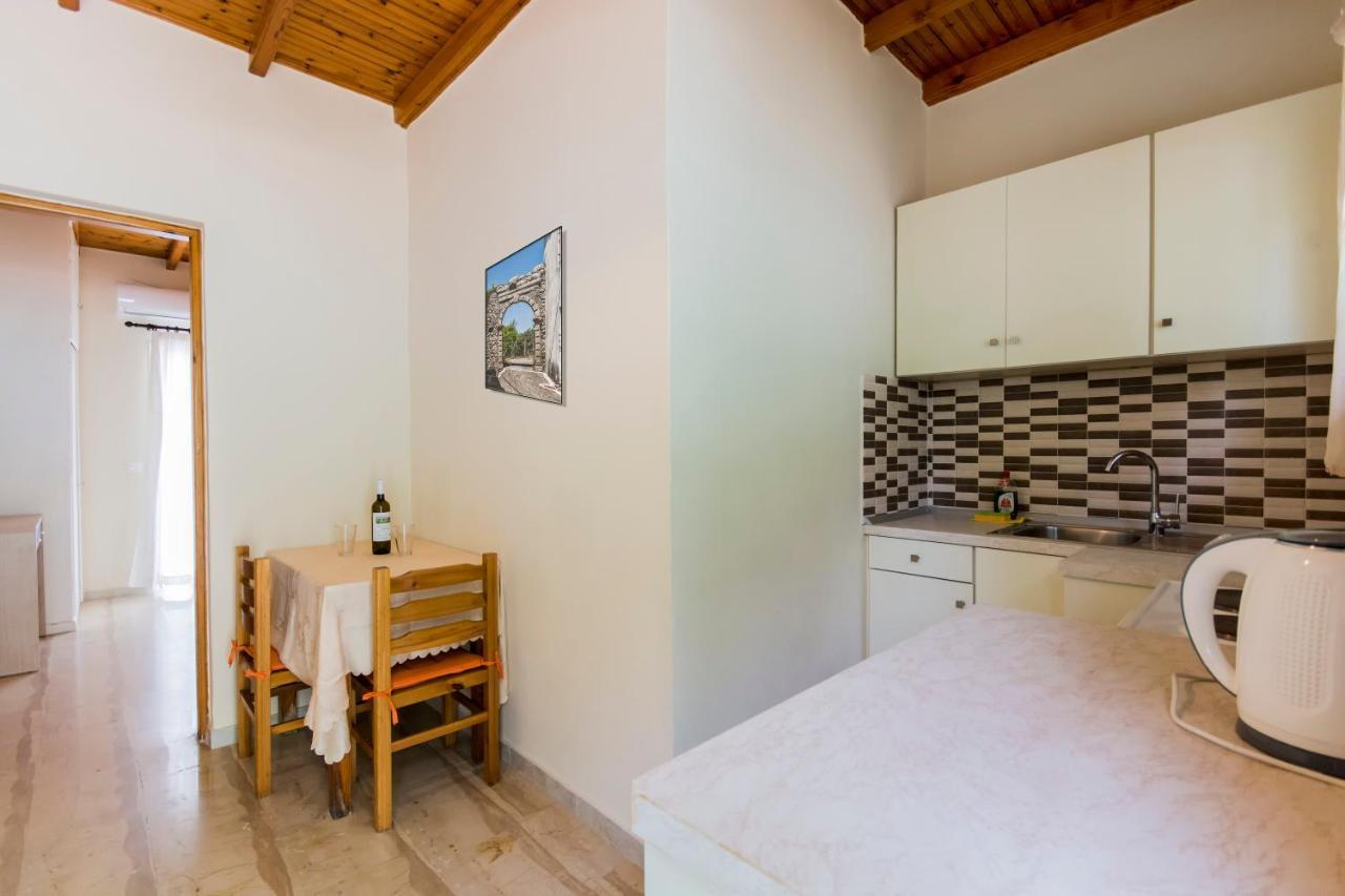 Fouxia Apartments And Studios Perama  Esterno foto